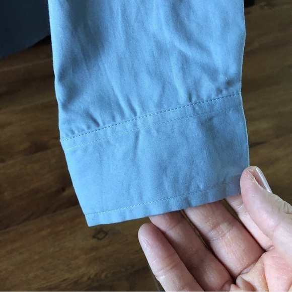 Dockers denim blue long sleeve button down cotton blouse in size LP. - Picture 4 of 6